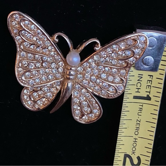Vintage Signed Napier Butterfly Crystal and Faux Pearl Goldtone Brooch. - Picture 3 of 4